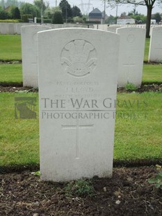 BROWN'S ROAD MILITARY CEMETERY, FESTUBERT - LLOYD, J